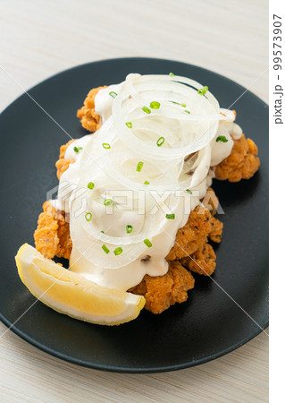 Snow Onion Chicken or Fried Chicken with Creamy Onions Sauce Snow Onion Chicken or Fried Chicken with Creamy Onions Sauce 99573907