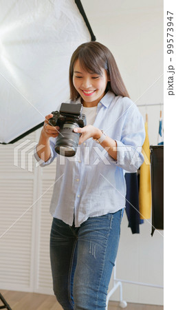 female photographer take pictures female photographer take pictures 99573947