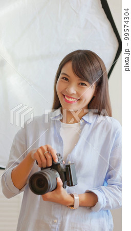 female photographer take pictures female photographer take pictures 99574304