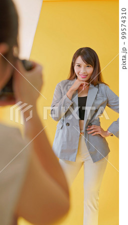 model in photography studio 99574310