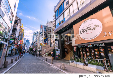 日本の東京都市景観 エスプラナード赤坂の愛称で親しまれている区道と街並み 日本の東京都市景観 エスプラナード赤坂の愛称で親しまれている区道と街並み 99575380