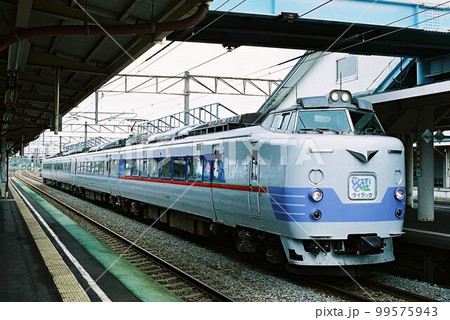 滝川に停車する781系の特急ライラック号 99575943