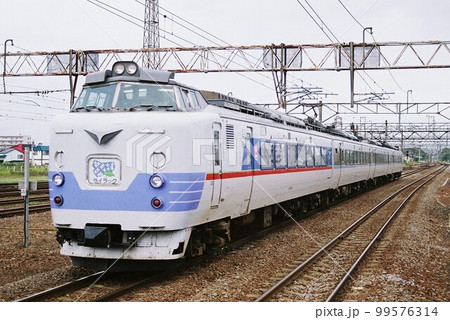 旭川へ向けて函館本線をゆく781系の特急ライラック号 99576314
