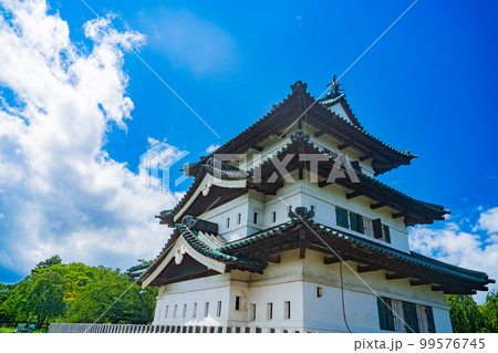 晴天の弘前城 天守閣(青森県弘前市) 晴天の弘前城 天守閣(青森県弘前市) 99576745
