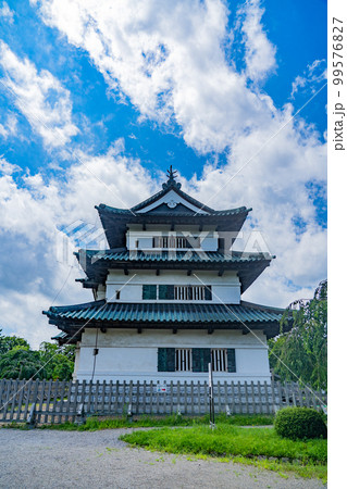 晴天の弘前城 天守閣(青森県弘前市) 晴天の弘前城 天守閣(青森県弘前市) 99576827