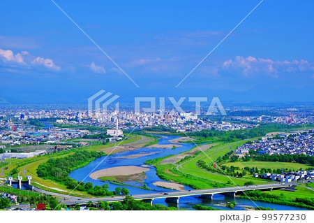北海道 旭川市の全景 99577230