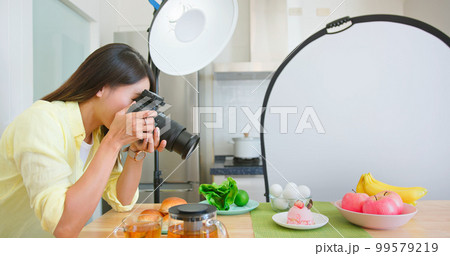 female photographer take pictures 99579219