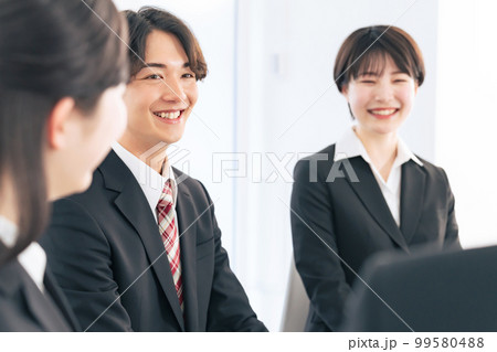 グループディスカッション　就活生　就職活動 99580488