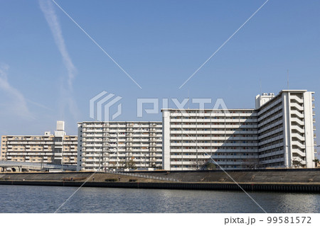 大阪・神崎川の横の集合住宅（2023年2月23日撮影） 99581572
