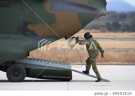陸上自衛隊 美保分屯地の輸送ヘリCH-47Jチヌーク 99581610