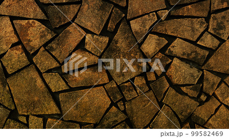 暗い黄土色の乱張りした乱形の石材の表面の背景画像 99582469