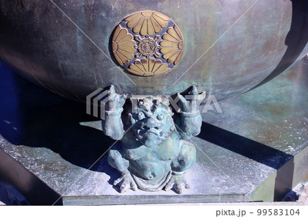 日光市　日光山輪王寺　三仏堂の常香炉 99583104