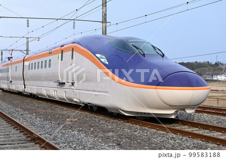 山形新幹線の新型車両のE8系新幹線 99583188