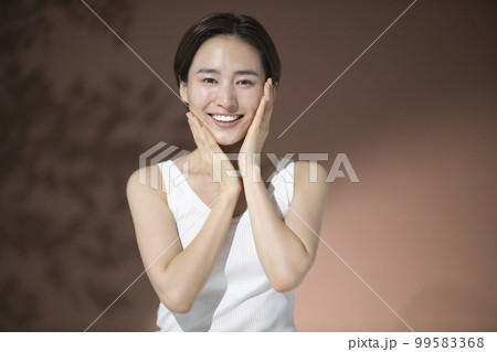 若い女性　ビューティー 99583368