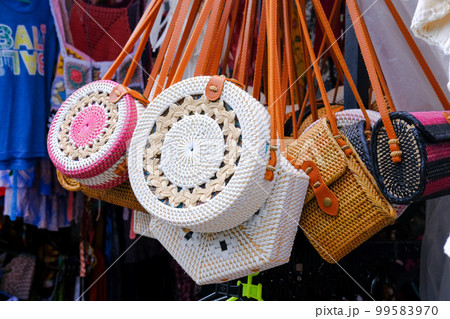 バリ島のカゴバッグ（アタバッグ） 99583970