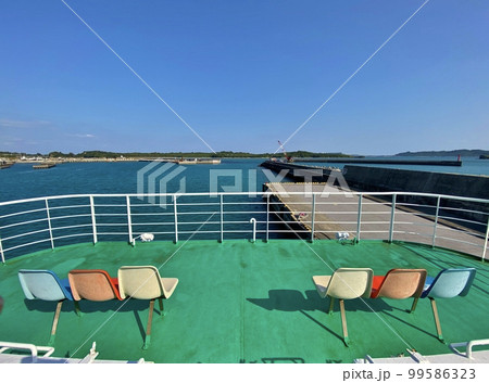 津堅島　フェリーくがに　3Fデッキ 99586323