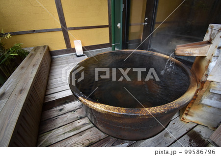 日本　東北　岩手県　一関市　世界遺産の隠れ宿　温泉　旅館　露天風呂　ひのき風呂　果実の森 99586796