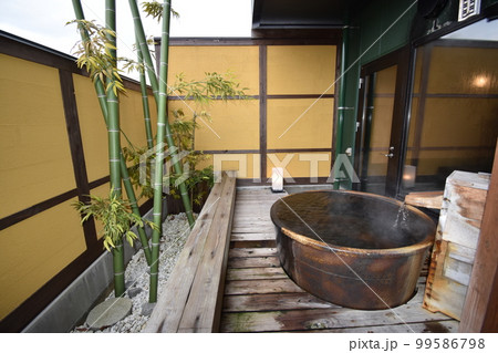 日本　東北　岩手県　一関市　世界遺産の隠れ宿　温泉　旅館　露天風呂　ひのき風呂　果実の森 99586798