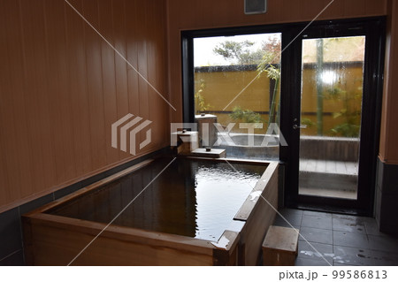 日本　東北　岩手県　一関市　世界遺産の隠れ宿　温泉　旅館　露天風呂　ひのき風呂　果実の森 99586813