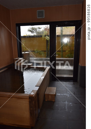 日本　東北　岩手県　一関市　世界遺産の隠れ宿　温泉　旅館　露天風呂　ひのき風呂　果実の森 99586816