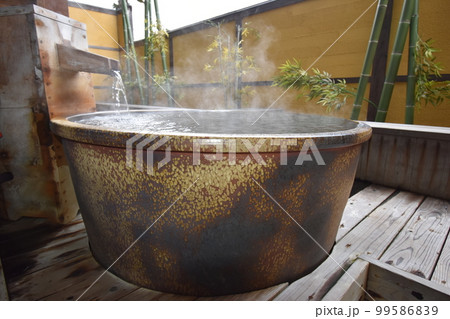 日本　東北　岩手県　一関市　世界遺産の隠れ宿　温泉　旅館　露天風呂　ひのき風呂　果実の森 99586839