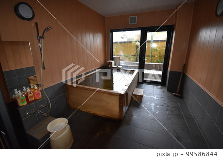 日本　東北　岩手県　一関市　世界遺産の隠れ宿　温泉　旅館　露天風呂　ひのき風呂　果実の森 99586844