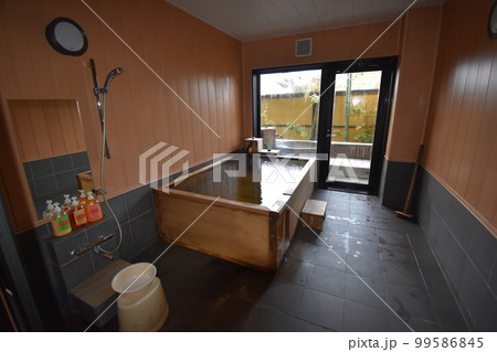 日本　東北　岩手県　一関市　世界遺産の隠れ宿　温泉　旅館　露天風呂　ひのき風呂　果実の森 99586845