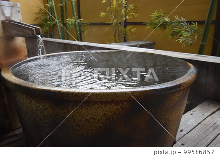 日本　東北　岩手県　一関市　世界遺産の隠れ宿　温泉　旅館　露天風呂　ひのき風呂　果実の森 99586857