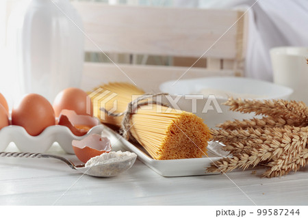 Spaghetti with ingredients. Spaghetti with ingredients. 99587244