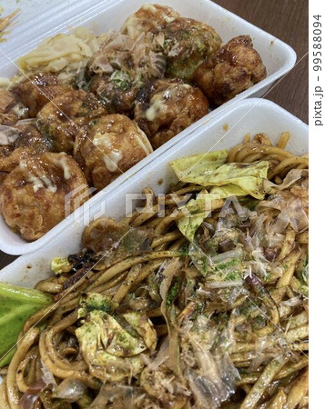 焼きそばとたこ焼き 99588094