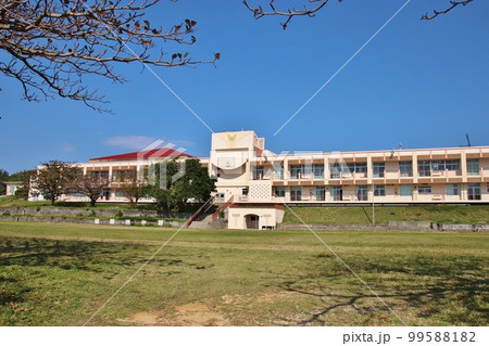 うるま市立津堅小中学校 99588182