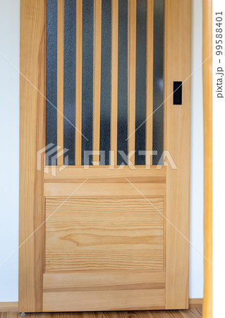天然木の素材の引き戸 天然木の素材の引き戸 99588401
