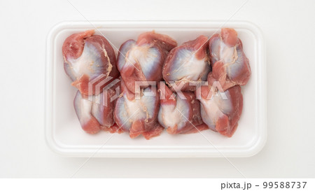 白いトレーと生の砂肝(砂ずり) 白いトレーと生の砂肝(砂ずり) 99588737