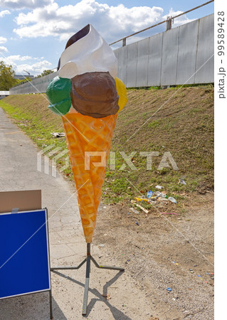 Ice Cream Cone 99589428