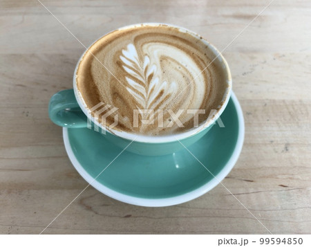 ホットカフェラテ（ラテアート） 99594850