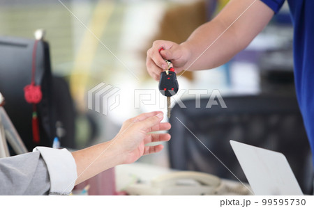 hand give the key for new car or rent car 99595730