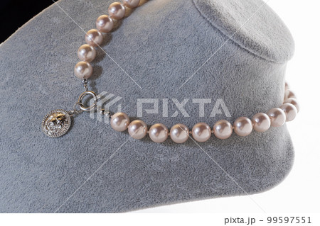 author beautiful  pearls necklaces demonstrated on maneken. fashion and jewelry concept 99597551