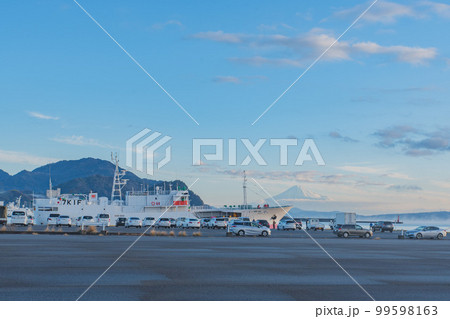 漁港から富士山 99598163