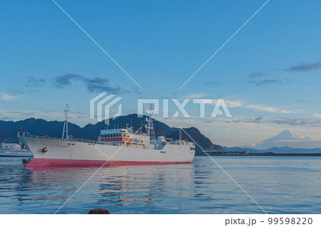 漁港から富士山 99598220