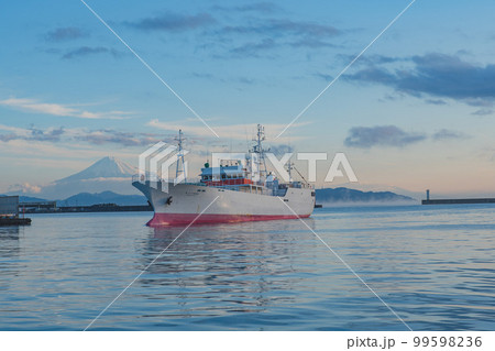 漁港から富士山 漁港から富士山 99598236