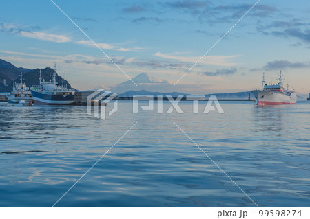 漁港から富士山 99598274