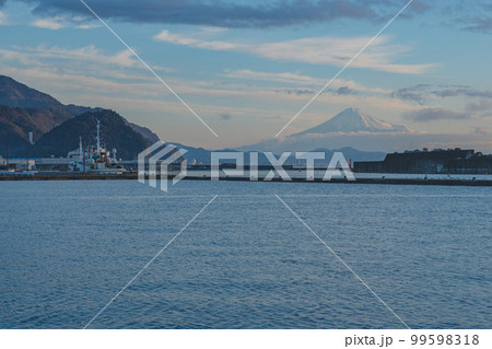 漁港から富士山 漁港から富士山 99598318
