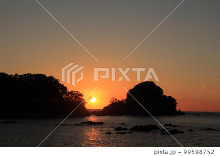 高知県 咸陽島の夕景 高知県 咸陽島の夕景 99598752