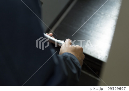 工場の作業員 工場の作業員 99599697