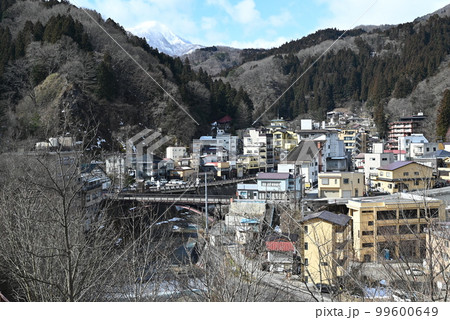 福島県　展望台から見る土湯温泉 99600649