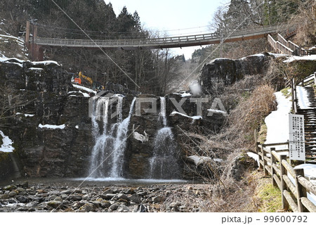 福島県　土湯温泉 滝のつり橋 99600792
