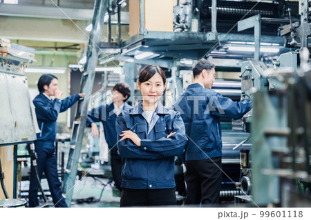 現場で働く人々 99601118