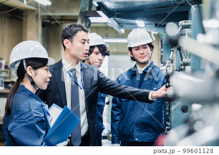 現場で働く人々 99601128