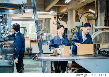 現場で働く人々 99601131