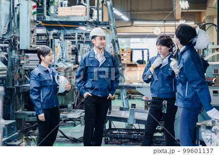 現場で働く人々 99601137